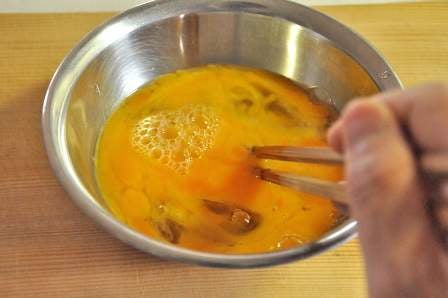 닭고기 달걀덮밥 - 달걀 풀기